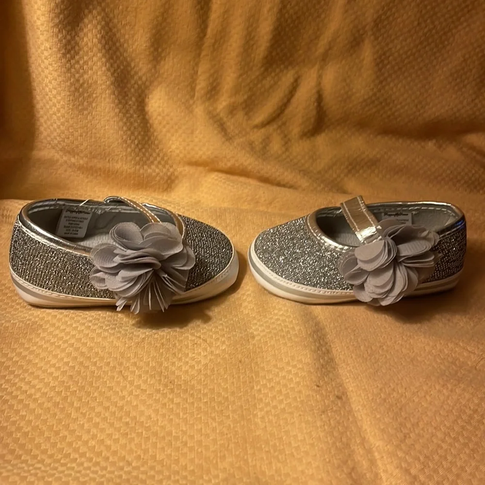 Girls/toddler Sliver glittery Stepping stones shoes w/velcro sz 6-9